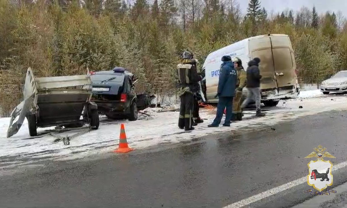 Два человека погибли, трое ранены в результате ДТП с тремя автомобилями в  Братском районе