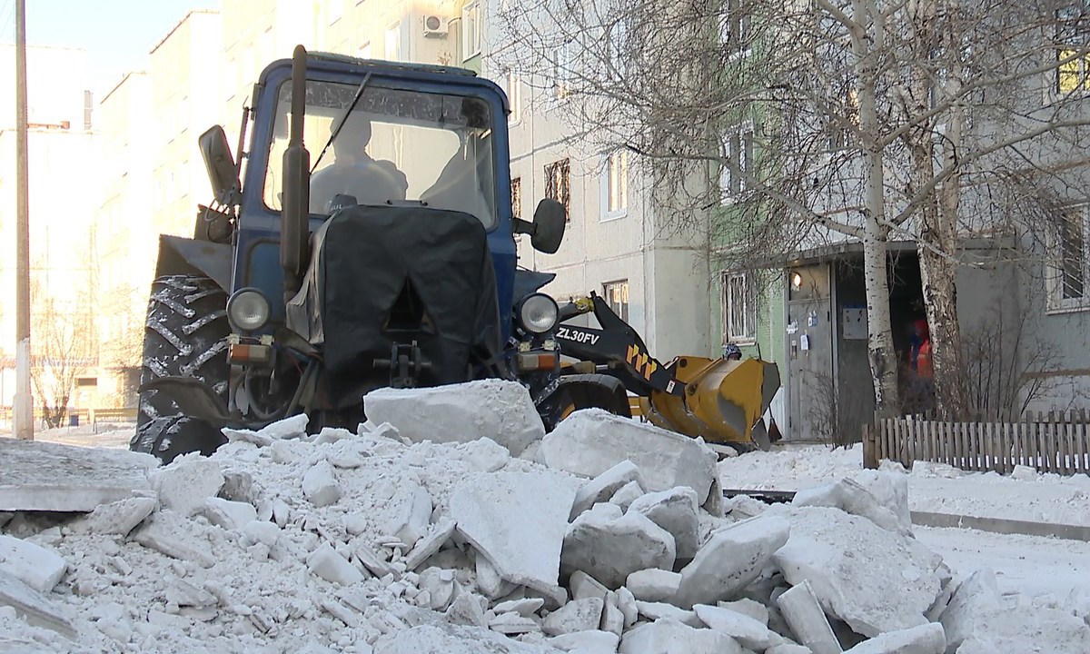 Практически восемь тысяч кубометров снега из дворов вывезли на полигоны  Братска