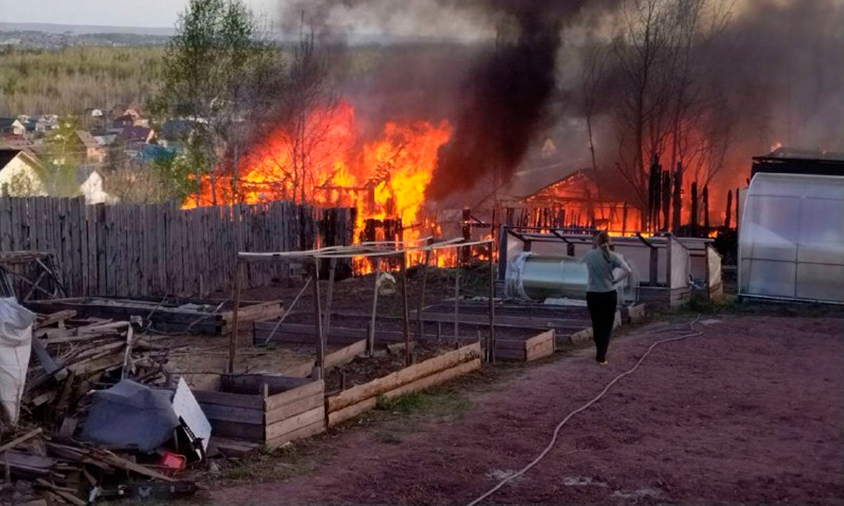 В Братске многодетная семья лишилась дома из-за пожара