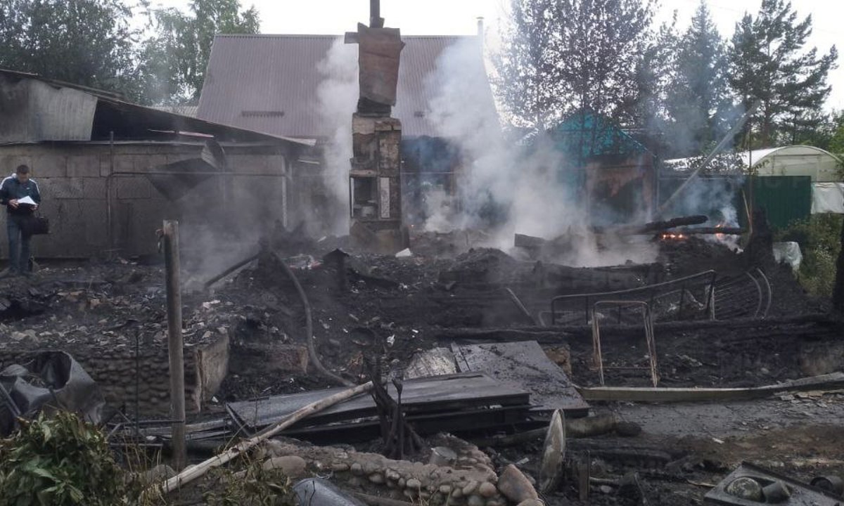 Женщина погибла при пожаре в дачном доме под Иркутском - Братская студия  телевидения