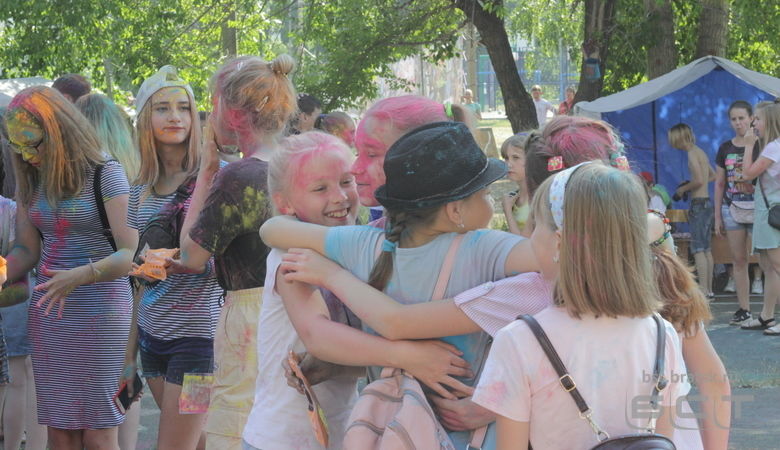 Дом молодежи братск. День молодежи братск 2022. Письма марченко про молодежь. Молодежь братска. Движение молодежи братск.