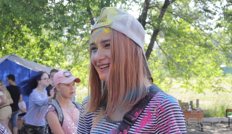 Магазин молодёжи aloho в братске. Молодежь братска. Дом молодежи братск. Молодежь братска. Молодежь братска.