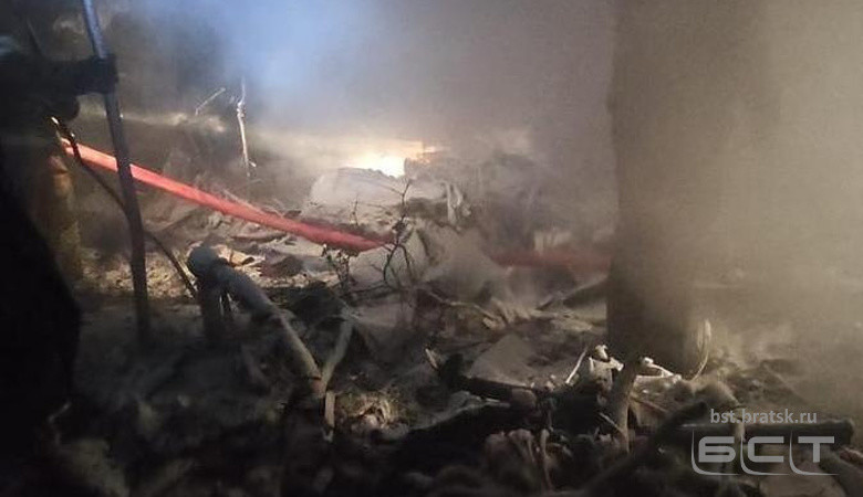 На борту самолета АН-12, который потерпел крушение вблизи Иркутска, находилось 9 человек 